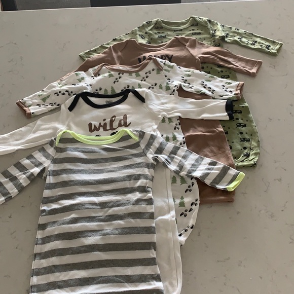 5 baby gowns - Picture 1 of 6